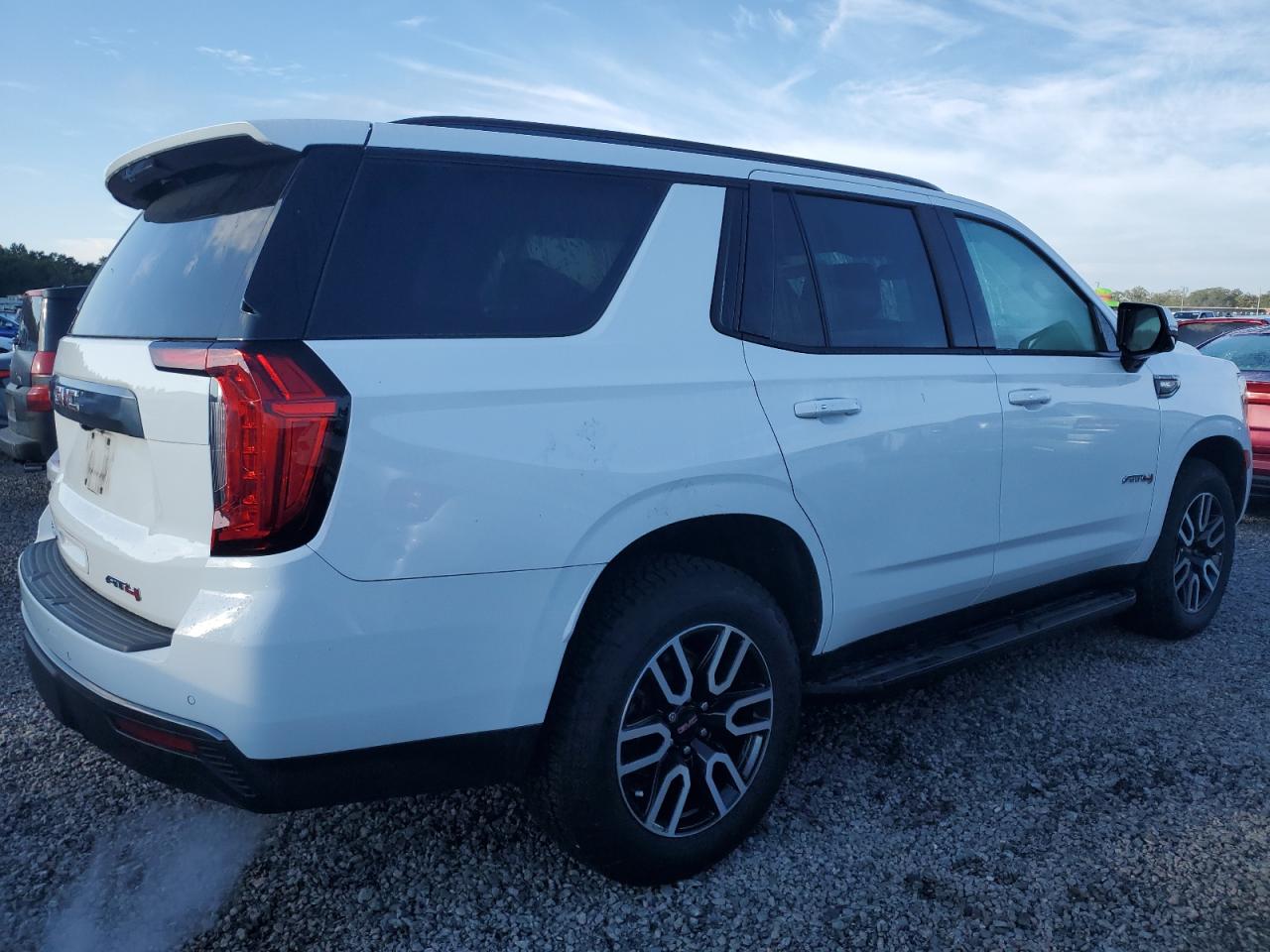 2021 GMC Yukon - Image 3