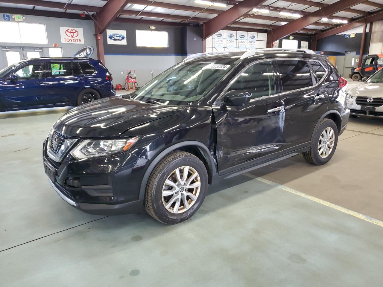 JN8AT2MV0JW304087 2018 NISSAN ROGUE - Image 1