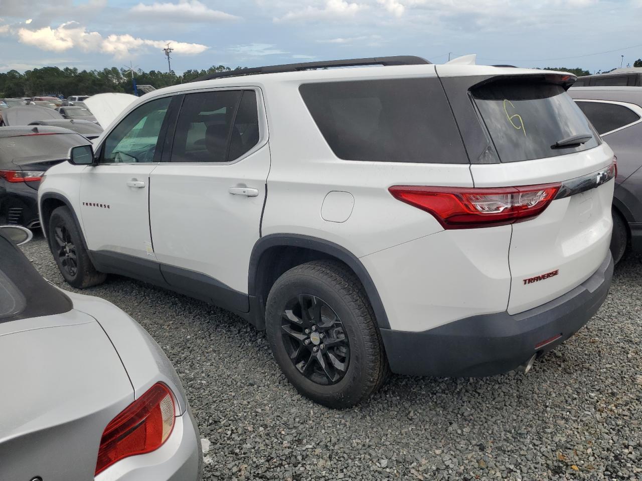 1GNERGKW9KJ281063 2019 CHEVROLET TRAVERSE - Image 2