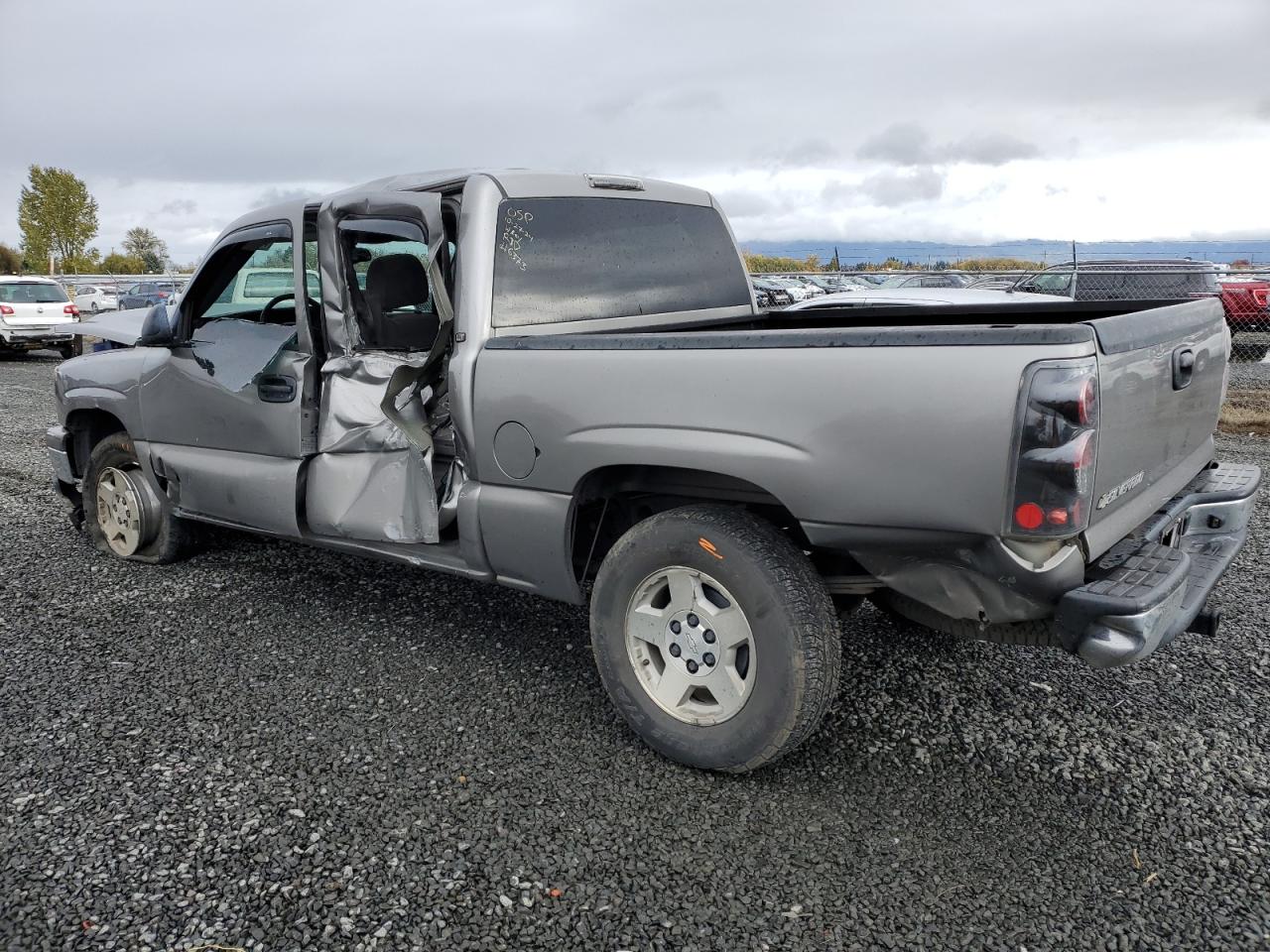 2007 Chevrolet Silverado - Image 2