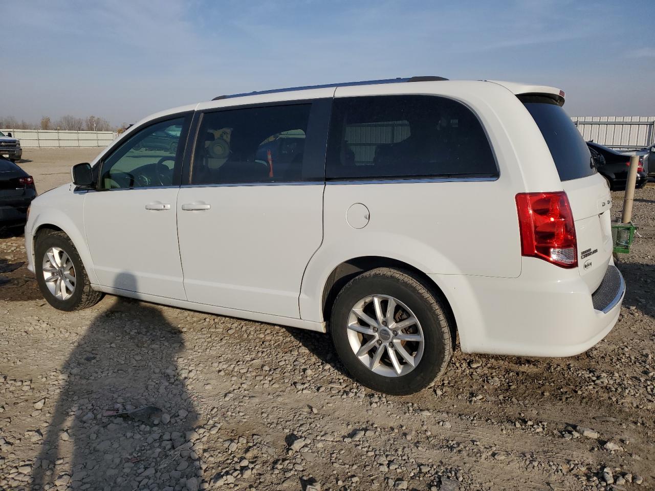2019 Dodge Caravan - Image 2