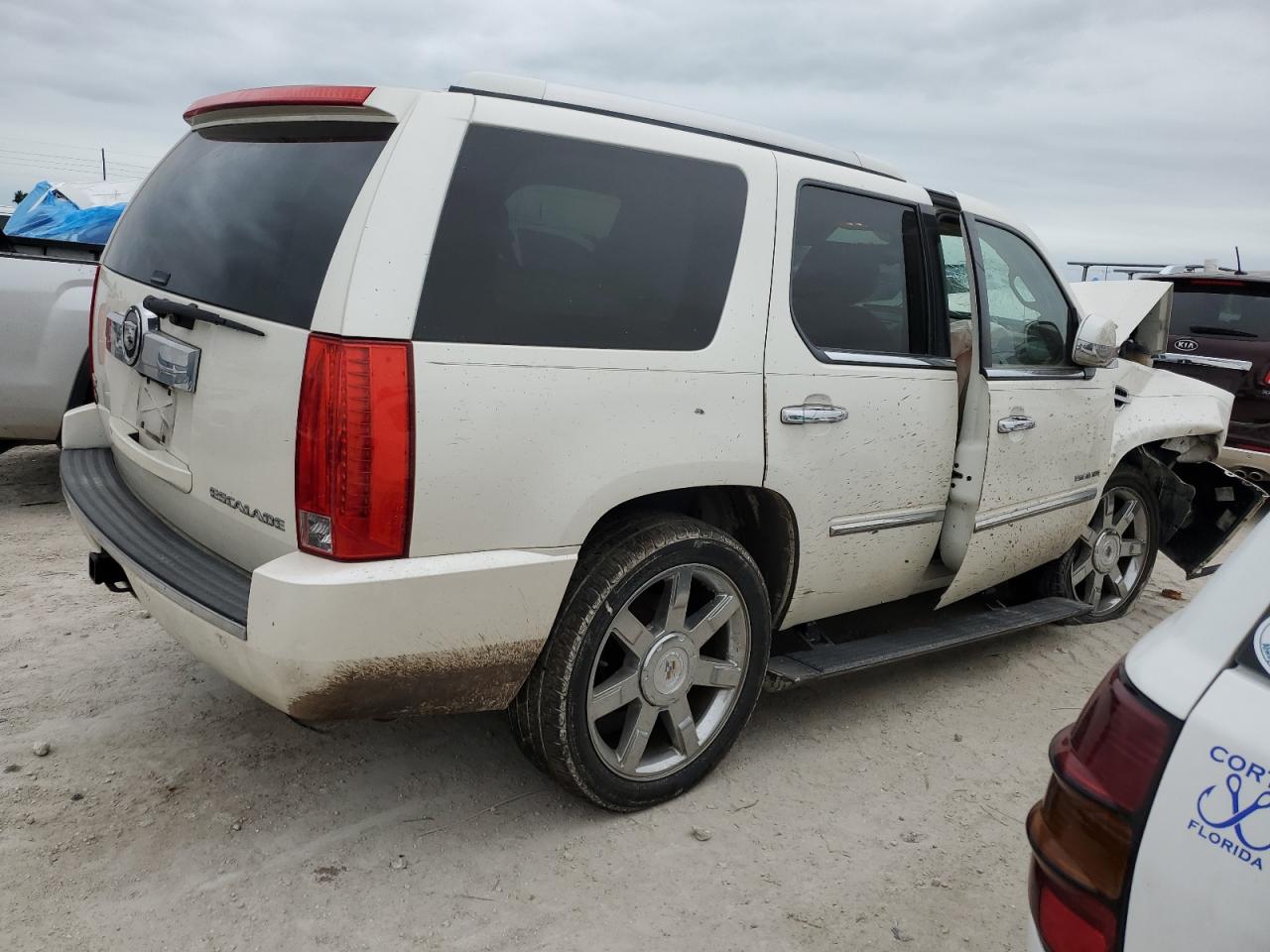 2011 Cadillac Escalade - Image 3