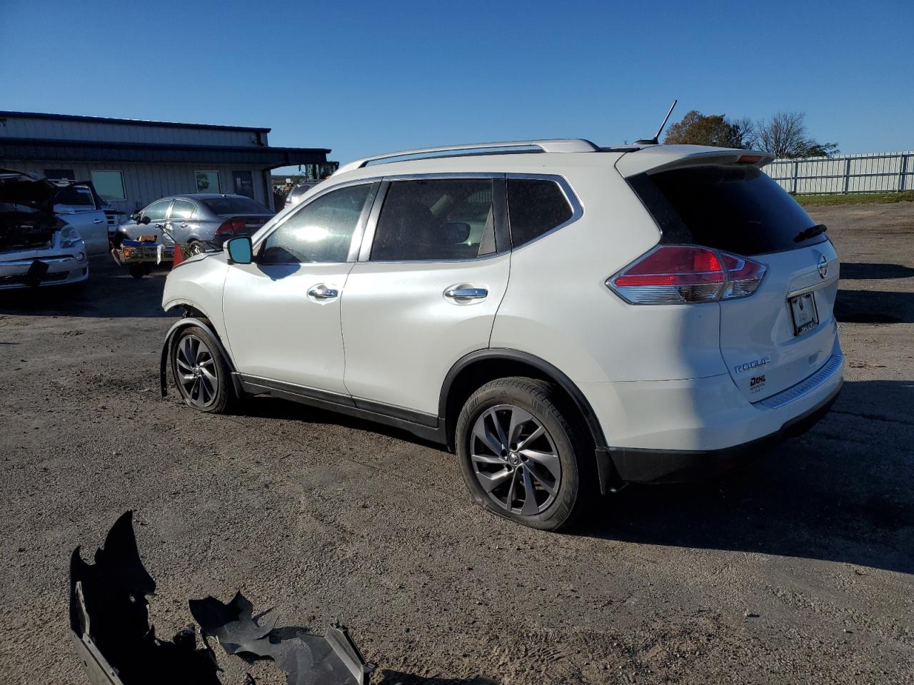 2016 Nissan Rogue - Image 2