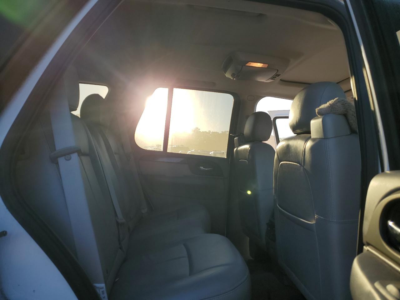 2009 GMC Envoy - Image 12