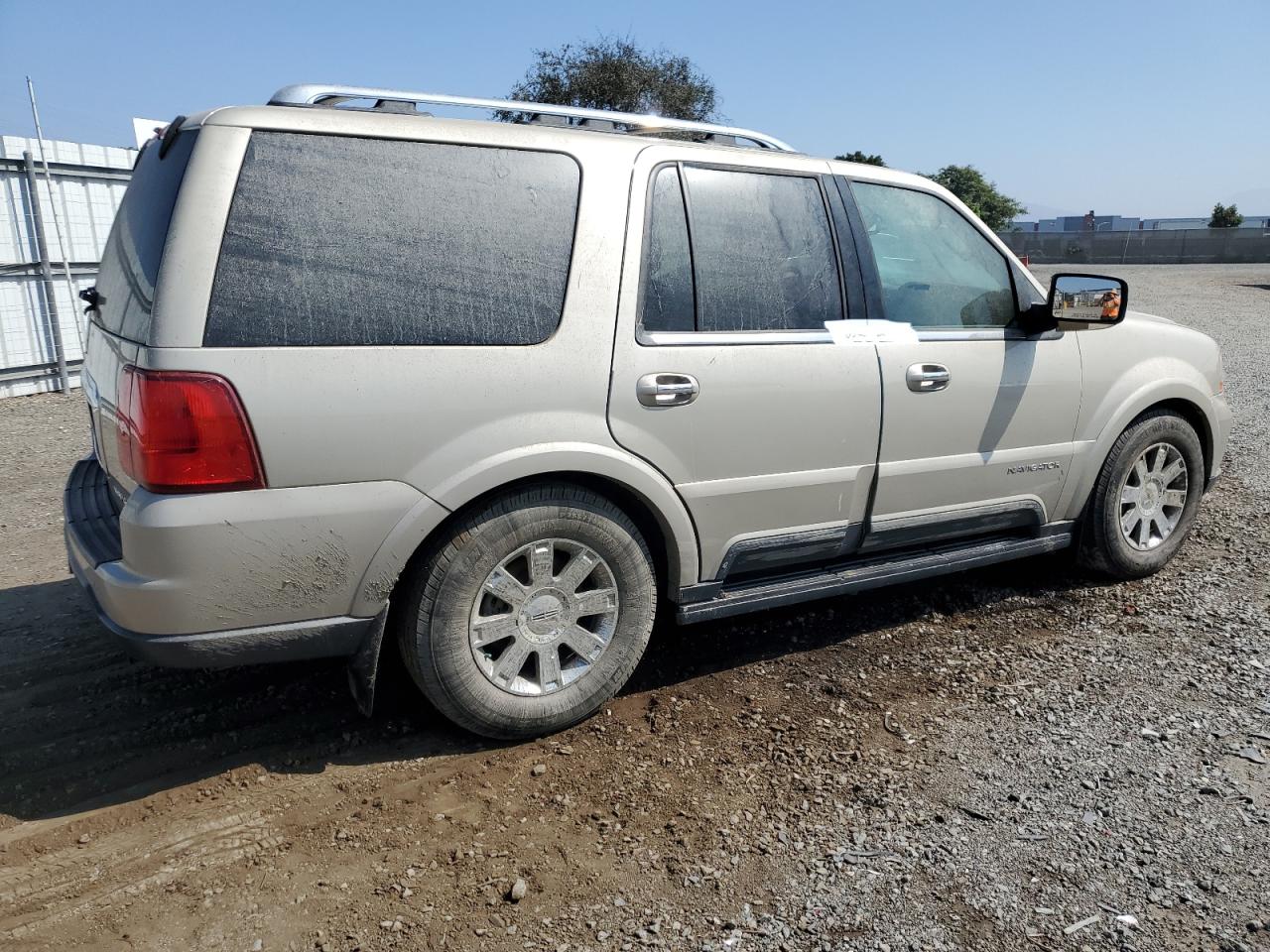 2004 Lincoln Navigator - Image 3