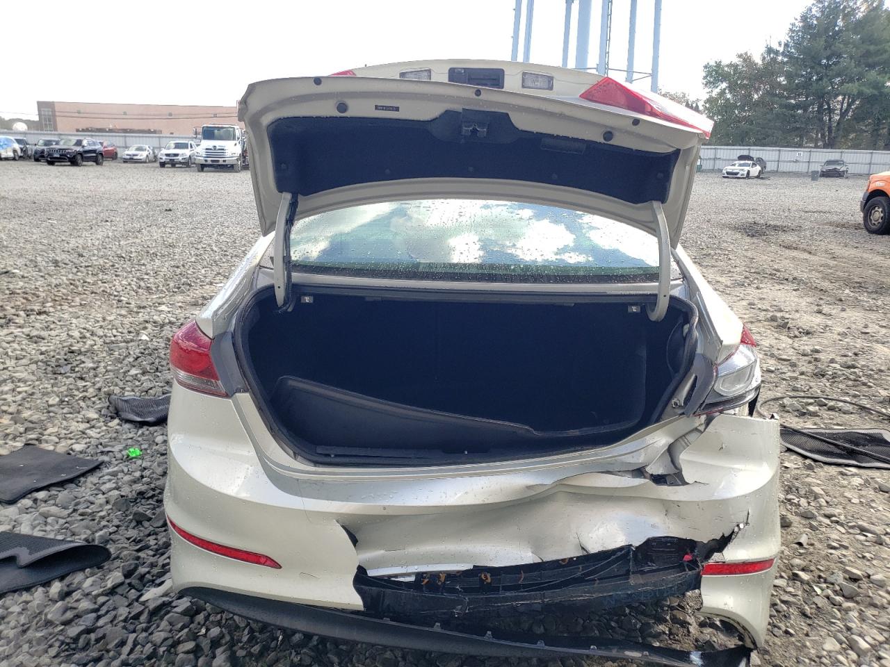 5NPD74LF1JH386128 2018 Hyundai Elantra Se