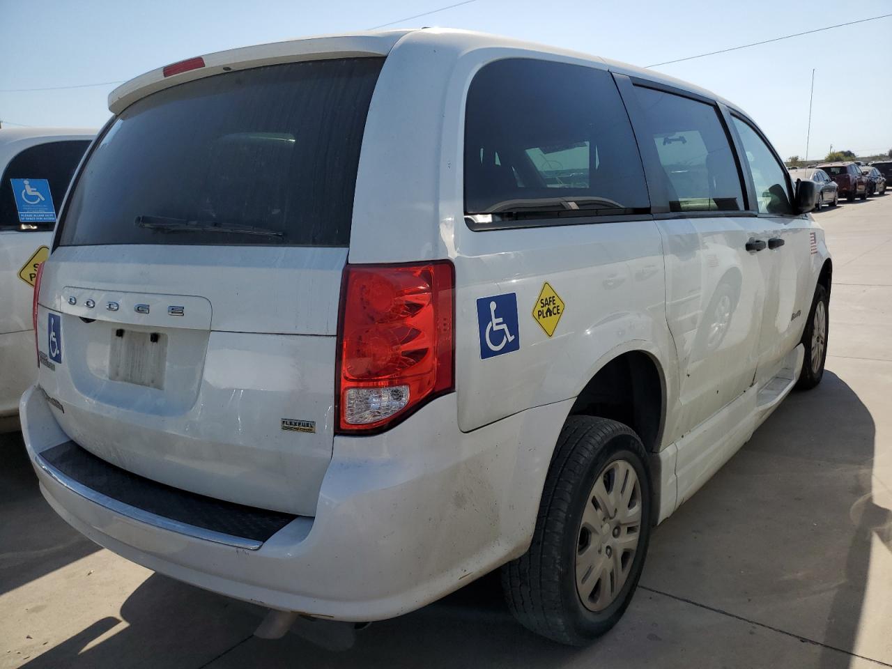 2019 Dodge Caravan - Image 3
