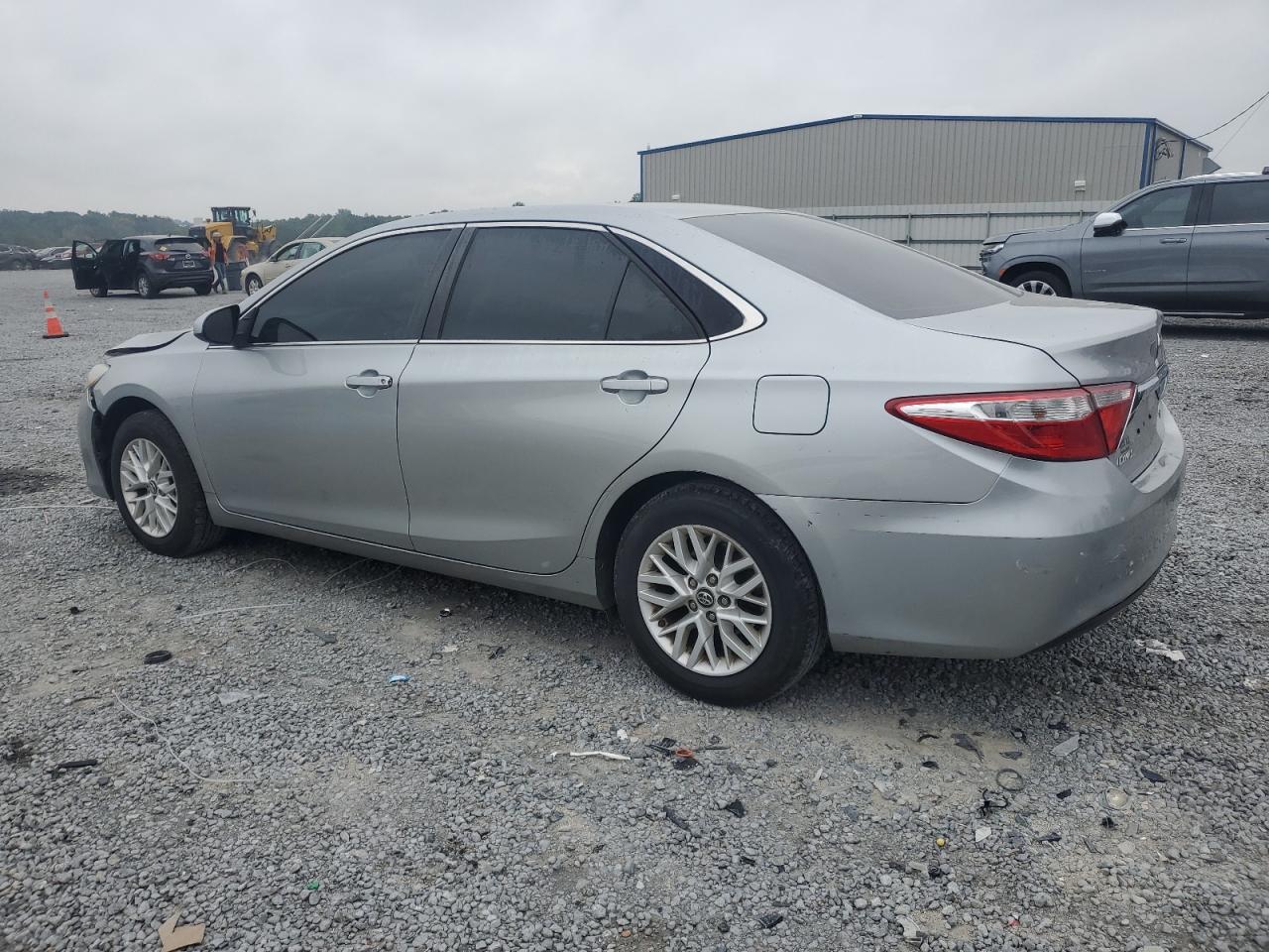 4T1BF1FK5GU194044 2016 TOYOTA CAMRY - Image 2