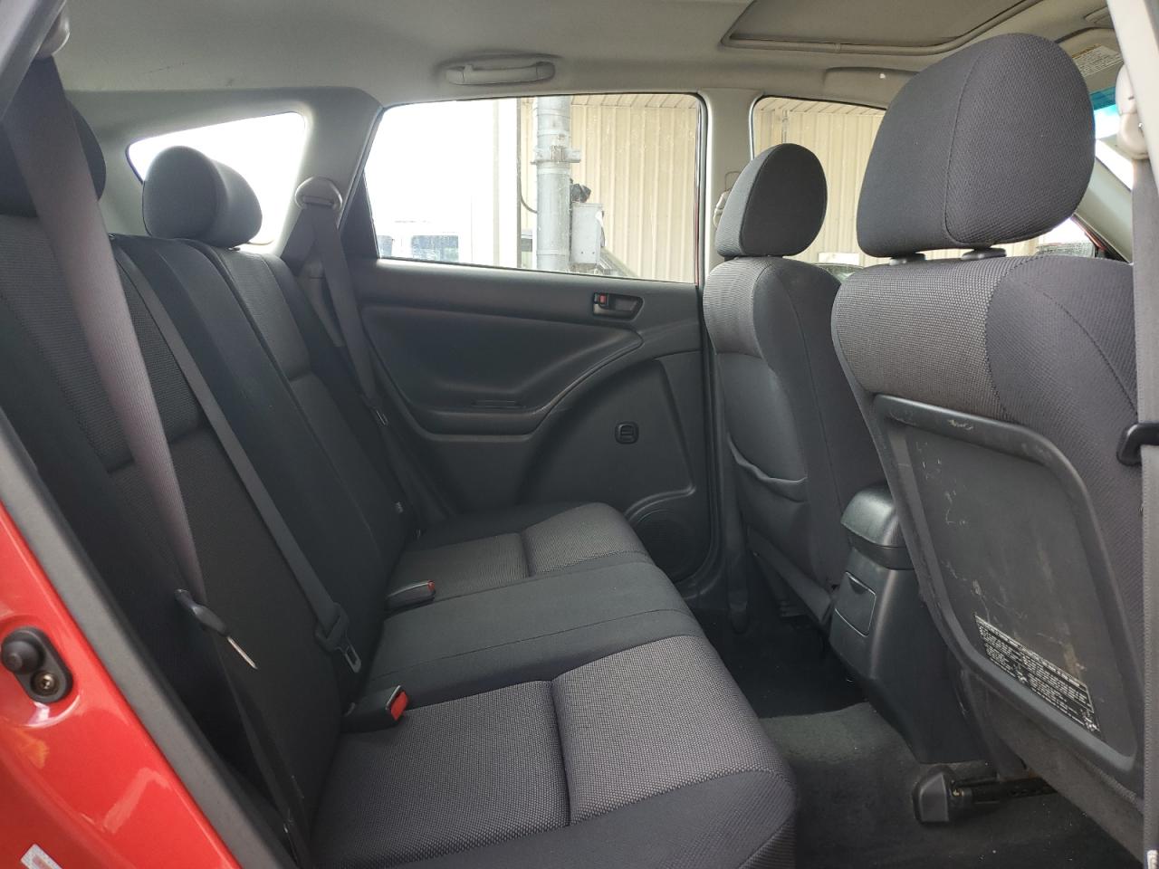 2004 Pontiac Vibe - Image 11