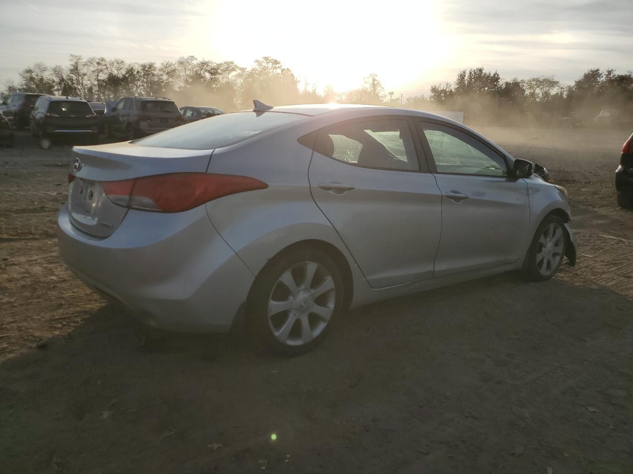 2012 Hyundai Elantra - Image 3