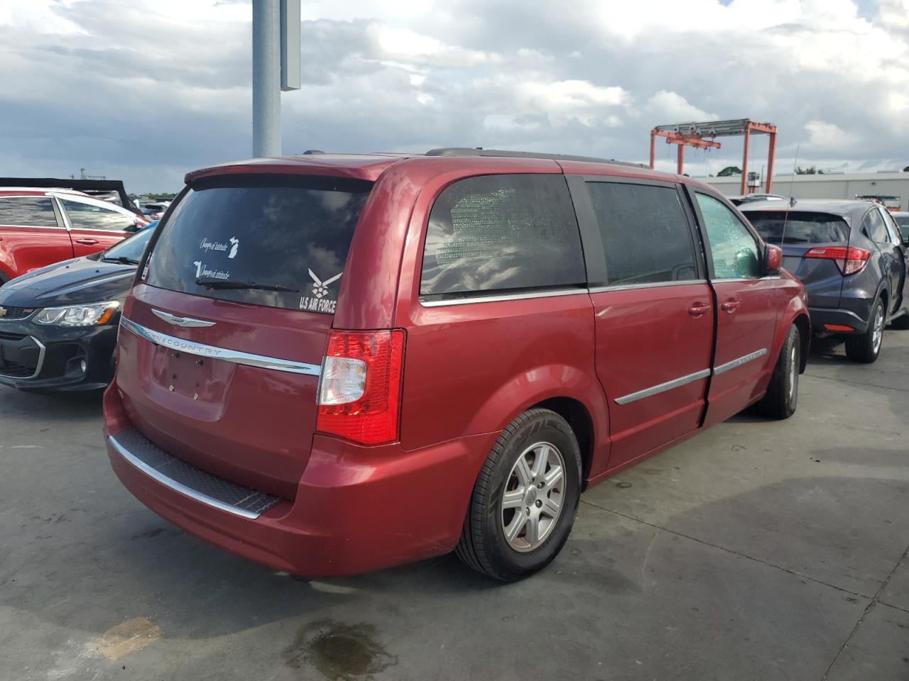 2012 Chrysler Town & Country - Image 3