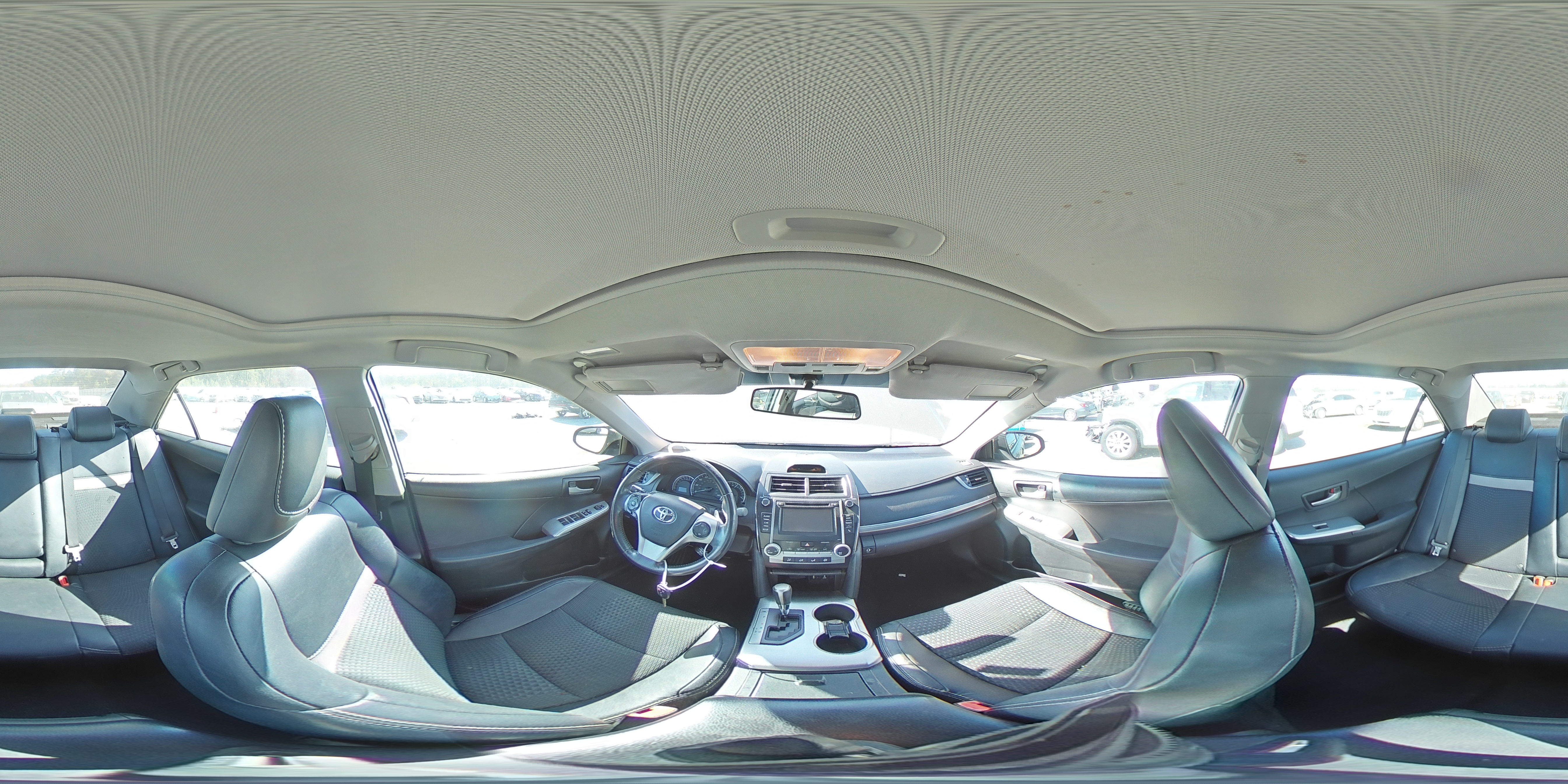 2014 Toyota Camry - Image 13