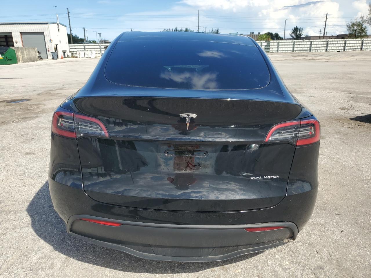 7SAYGAEE7NF533208 2022 Tesla Model Y