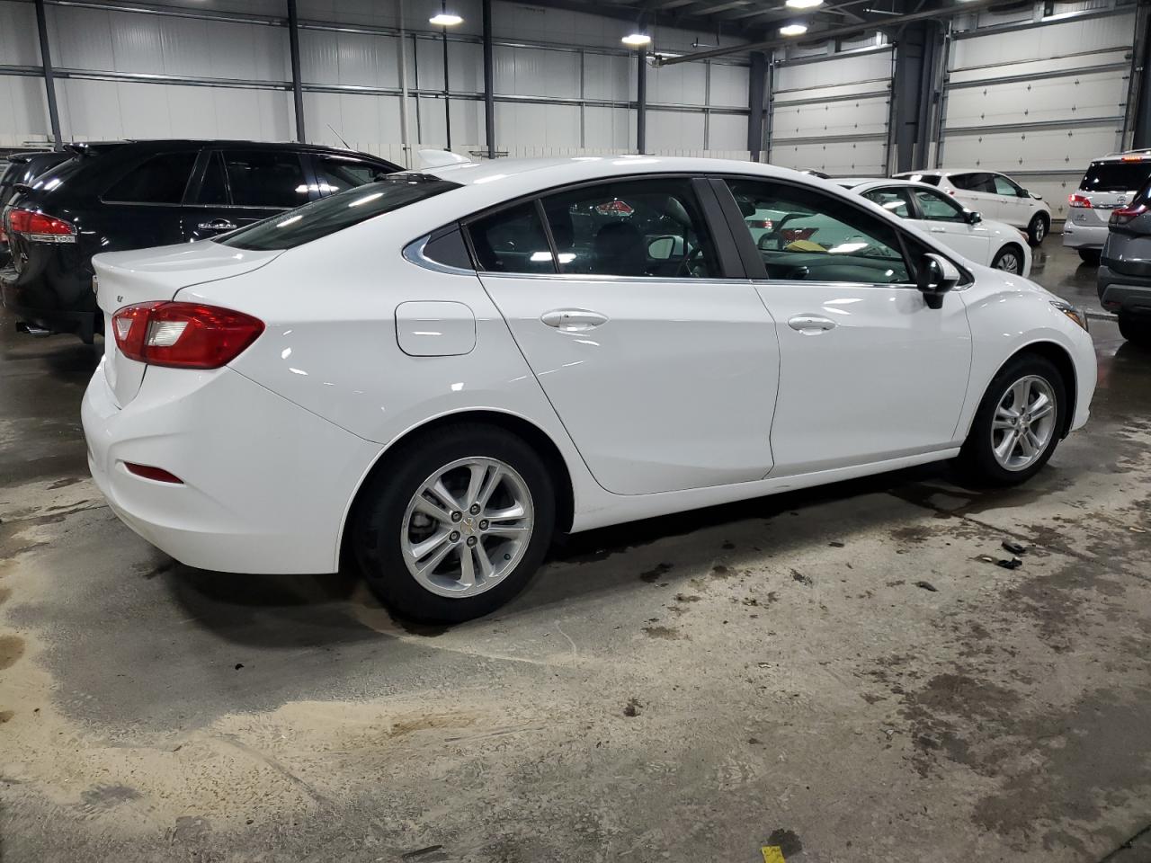 2018 Chevrolet Cruze - Image 3