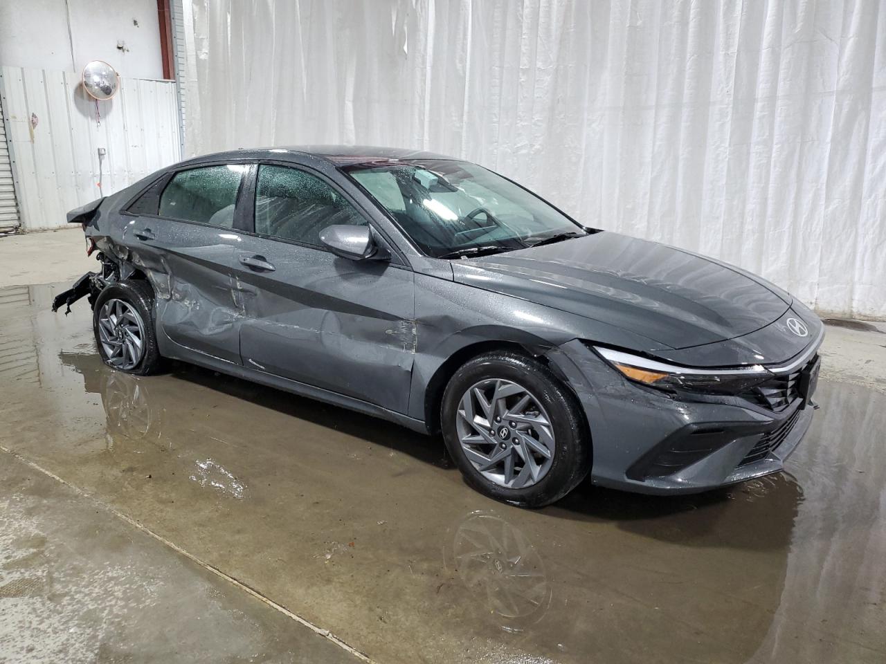 2024 Hyundai Elantra - Image 4
