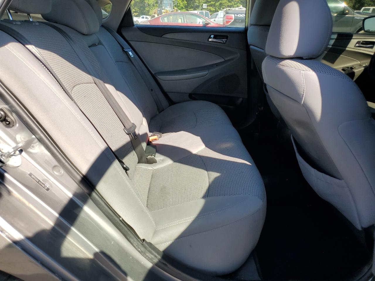 2012 Hyundai Sonata - Image 10