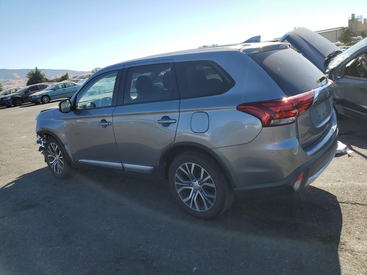 VIN JA4AD2A39JZ061884 2018 MITSUBISHI OUTLANDER no.2