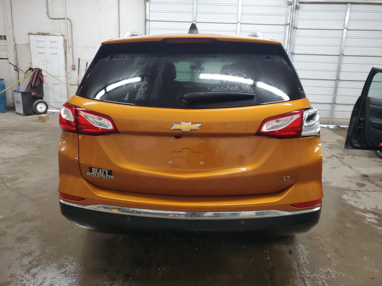 2GNAXJEV3J6137217 2018 Chevrolet Equinox Lt