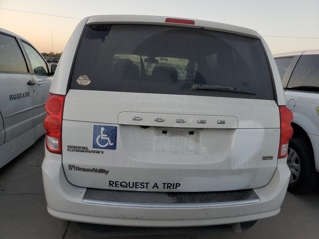 2019 Dodge Caravan - Image 6