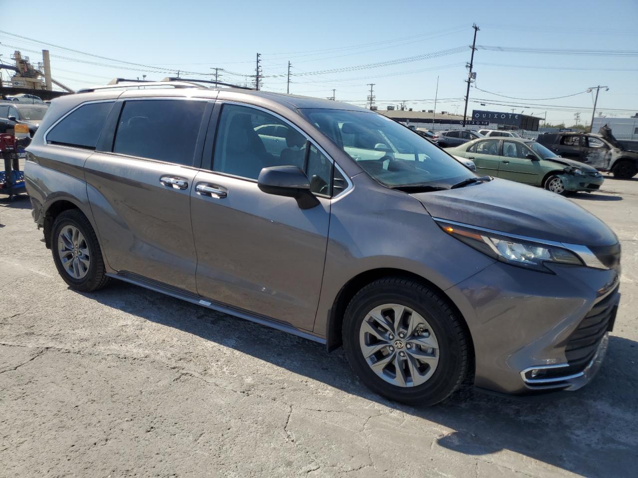 2022 Toyota Sienna - Image 4