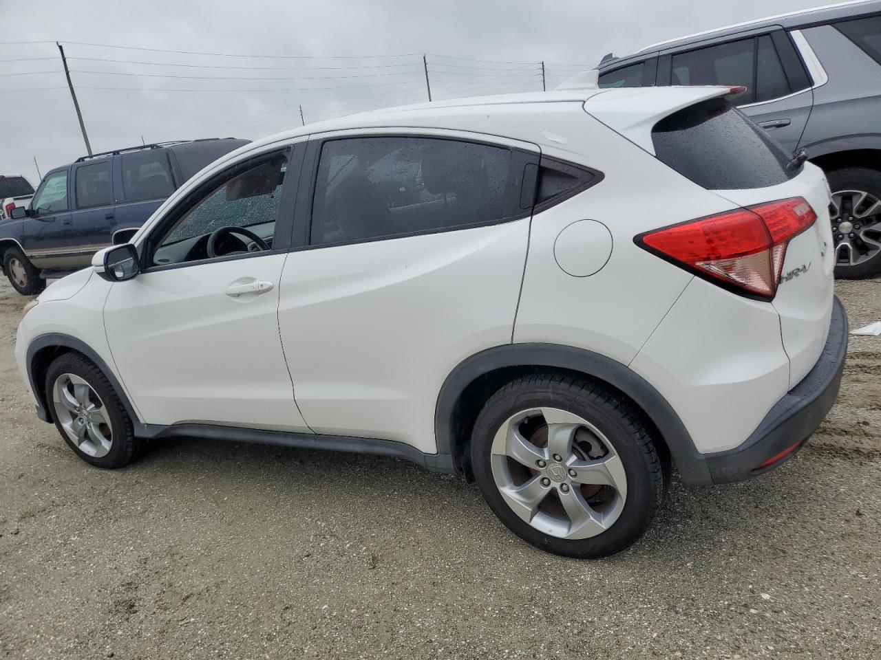 3CZRU5H52HM701635 2017 HONDA HR-V - Image 2