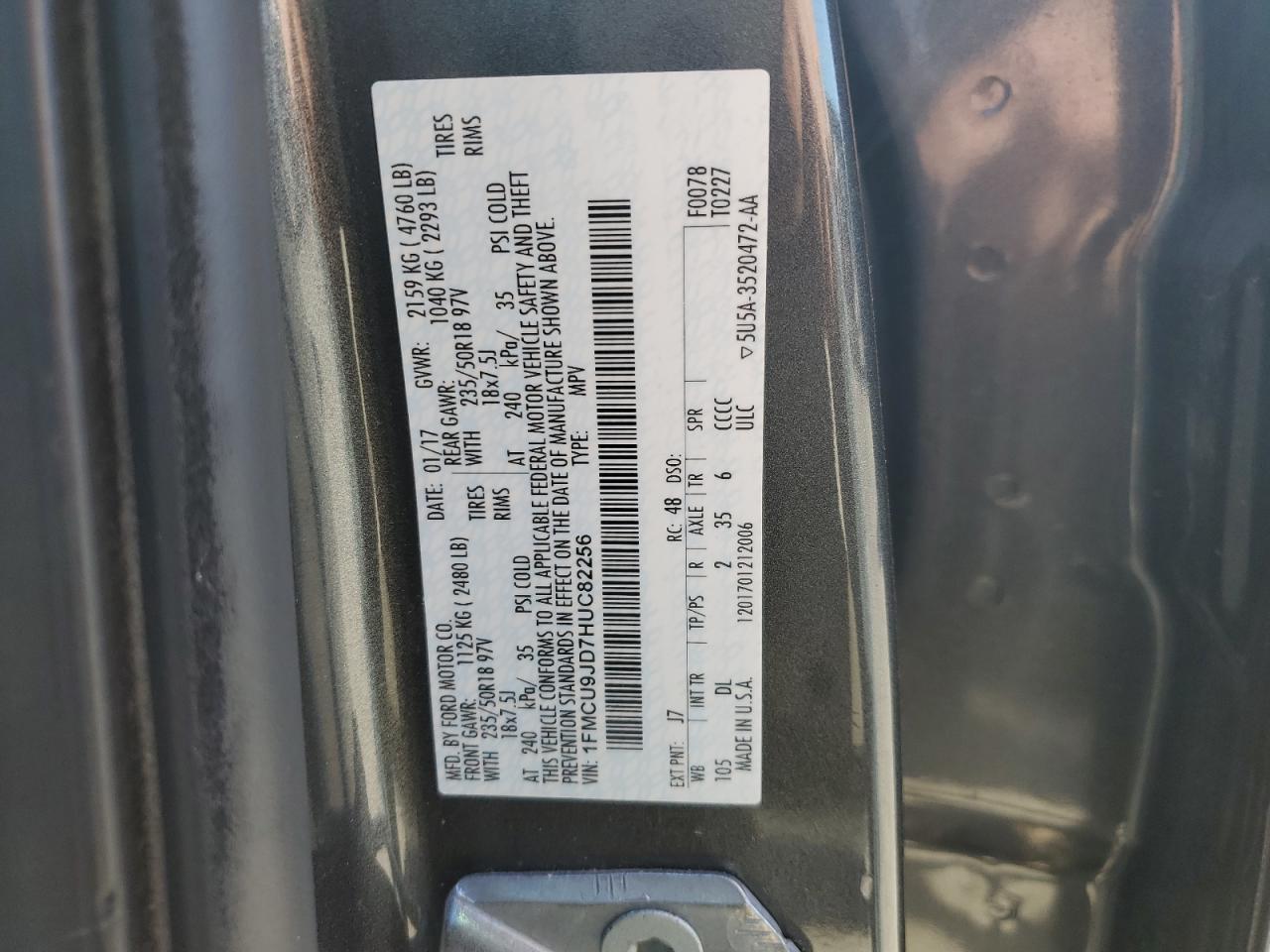 1FMCU9JD7HUC82256 2017 Ford Escape Titanium