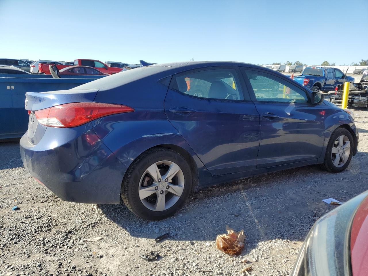 2013 Hyundai Elantra - Image 3