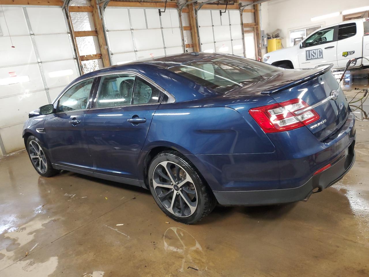 2016 Ford Taurus - Image 2