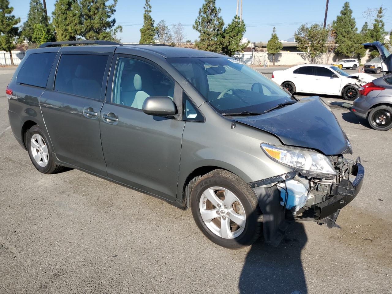 2011 Toyota Sienna - Image 4
