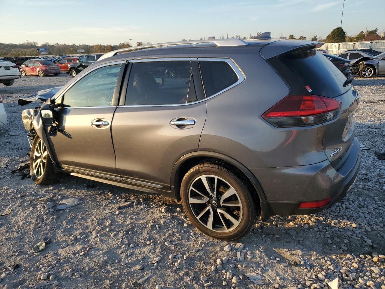 2018 Nissan Rogue - Image 2