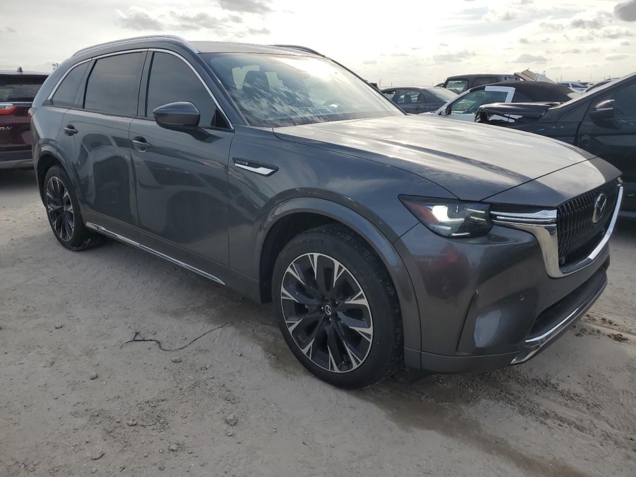 2024 Mazda CX-90 - Image 4