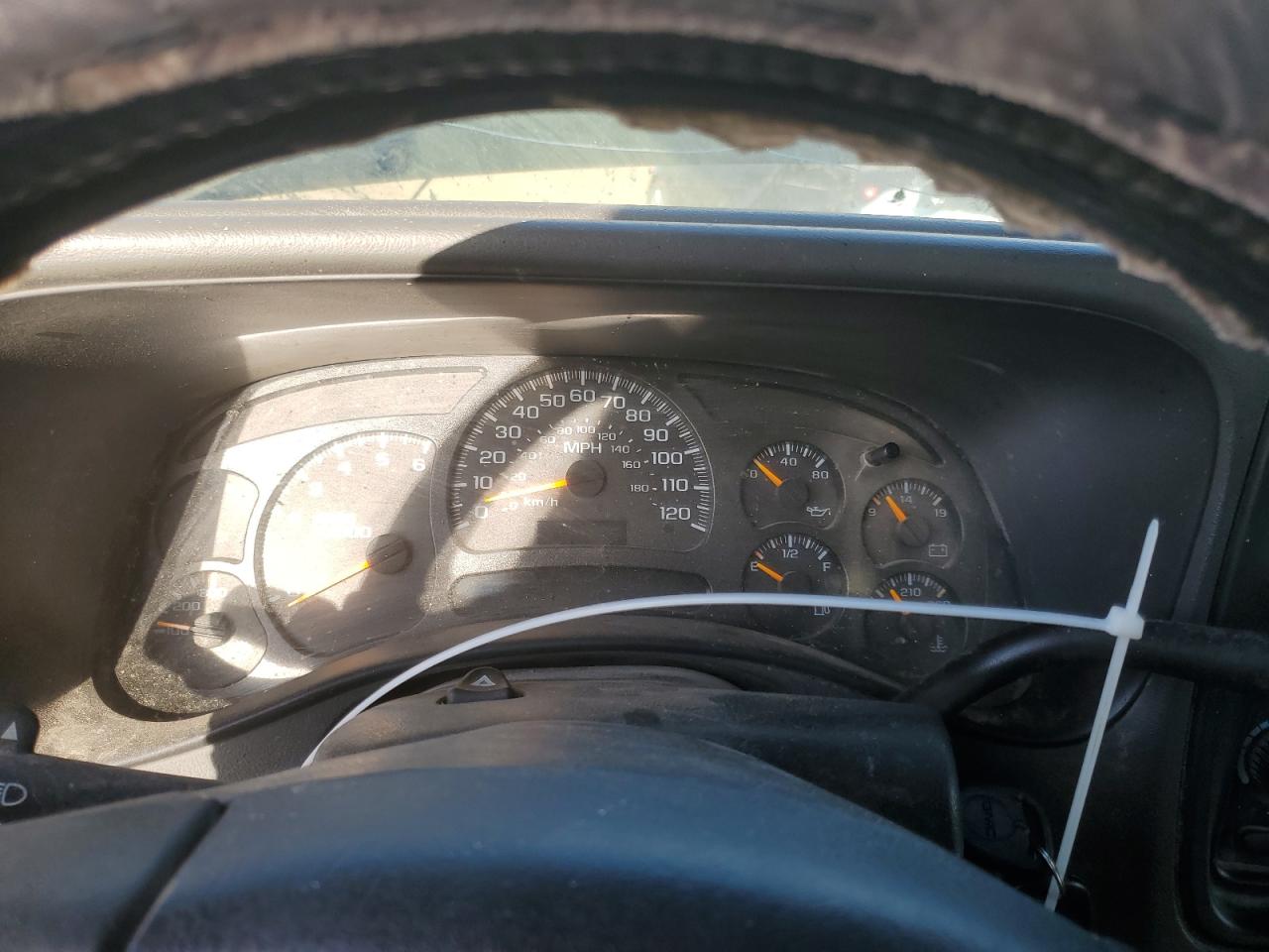 2004 GMC Sierra - Image 9