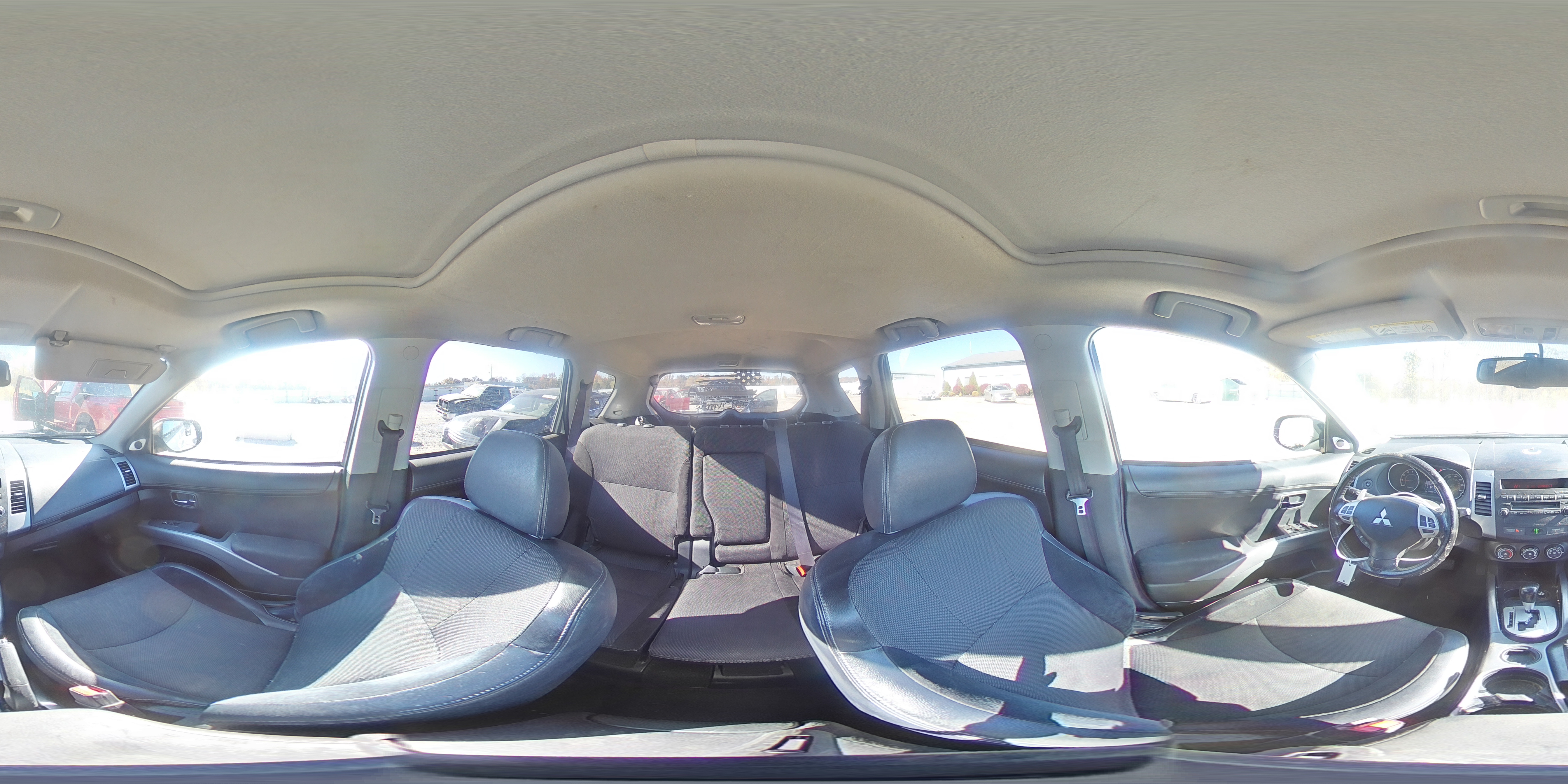 2012 Mitsubishi Outlander - Image 16