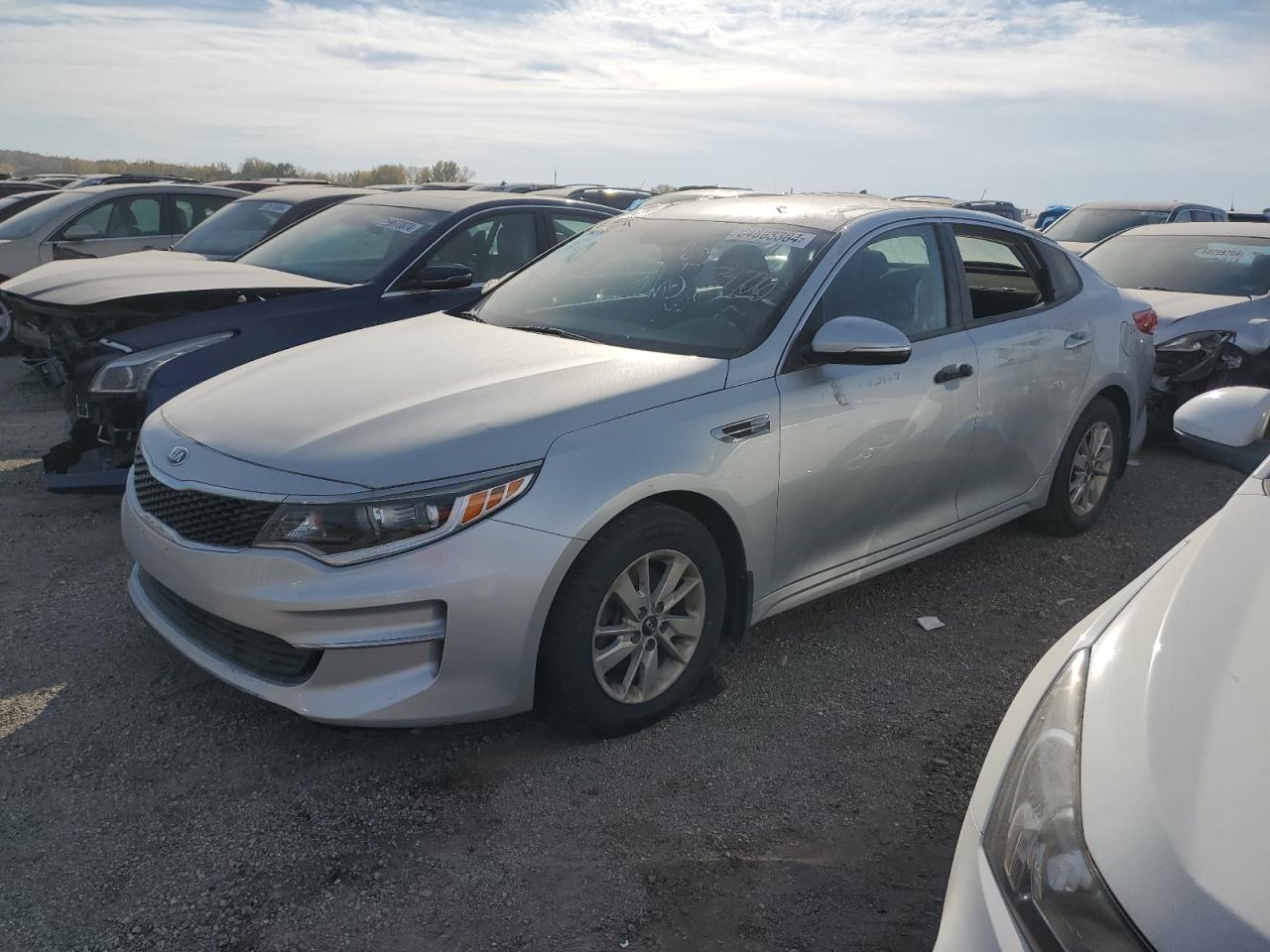 VIN 5XXGT4L31HG174706 2017 KIA OPTIMA no.1