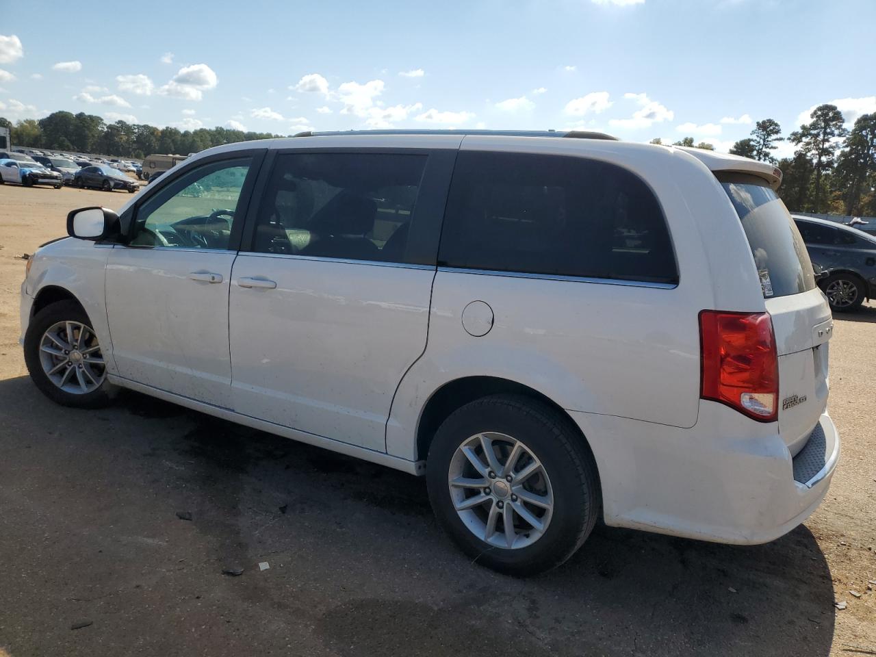 2019 Dodge Caravan - Image 2