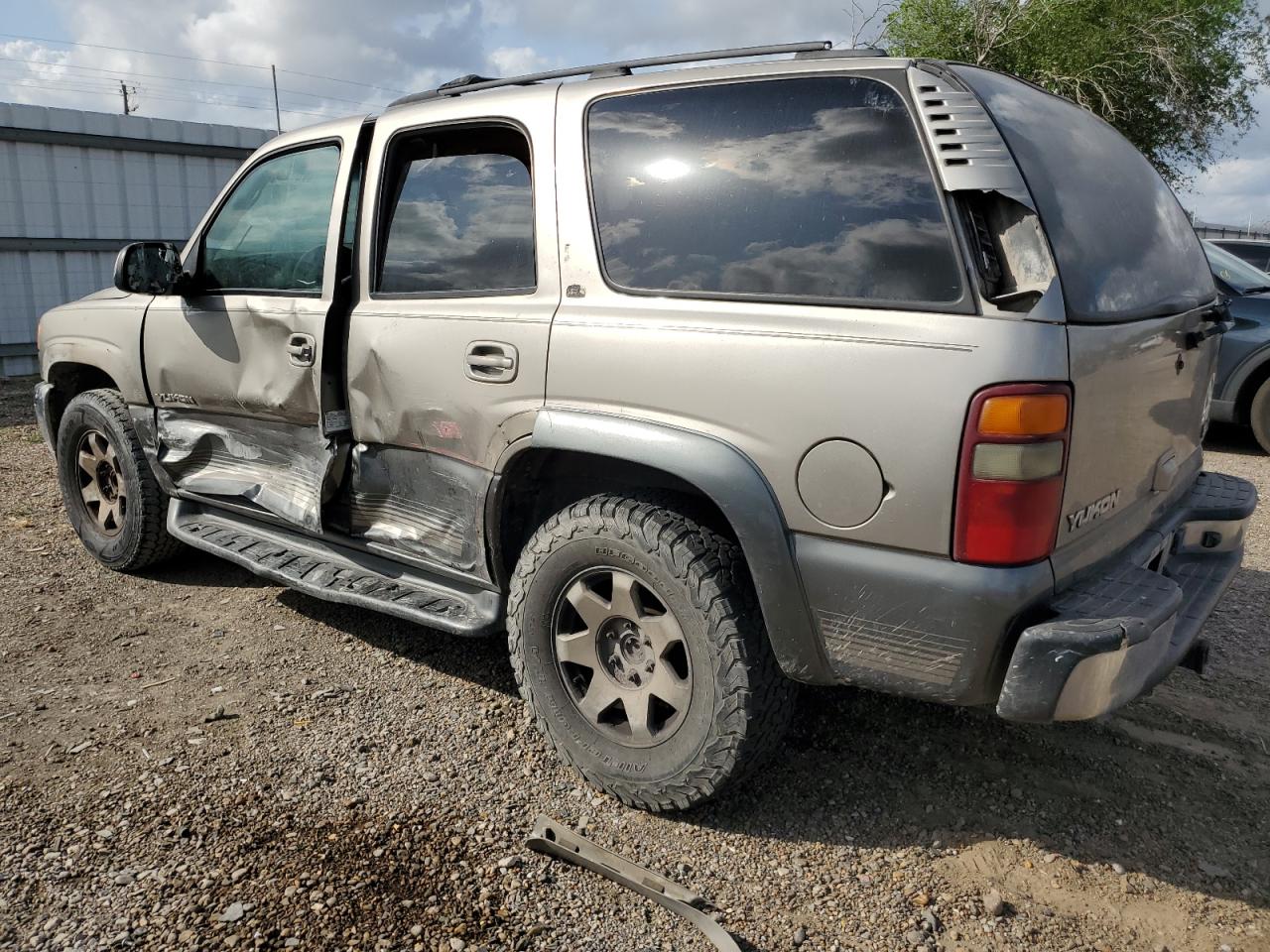 2002 GMC Yukon - Image 2