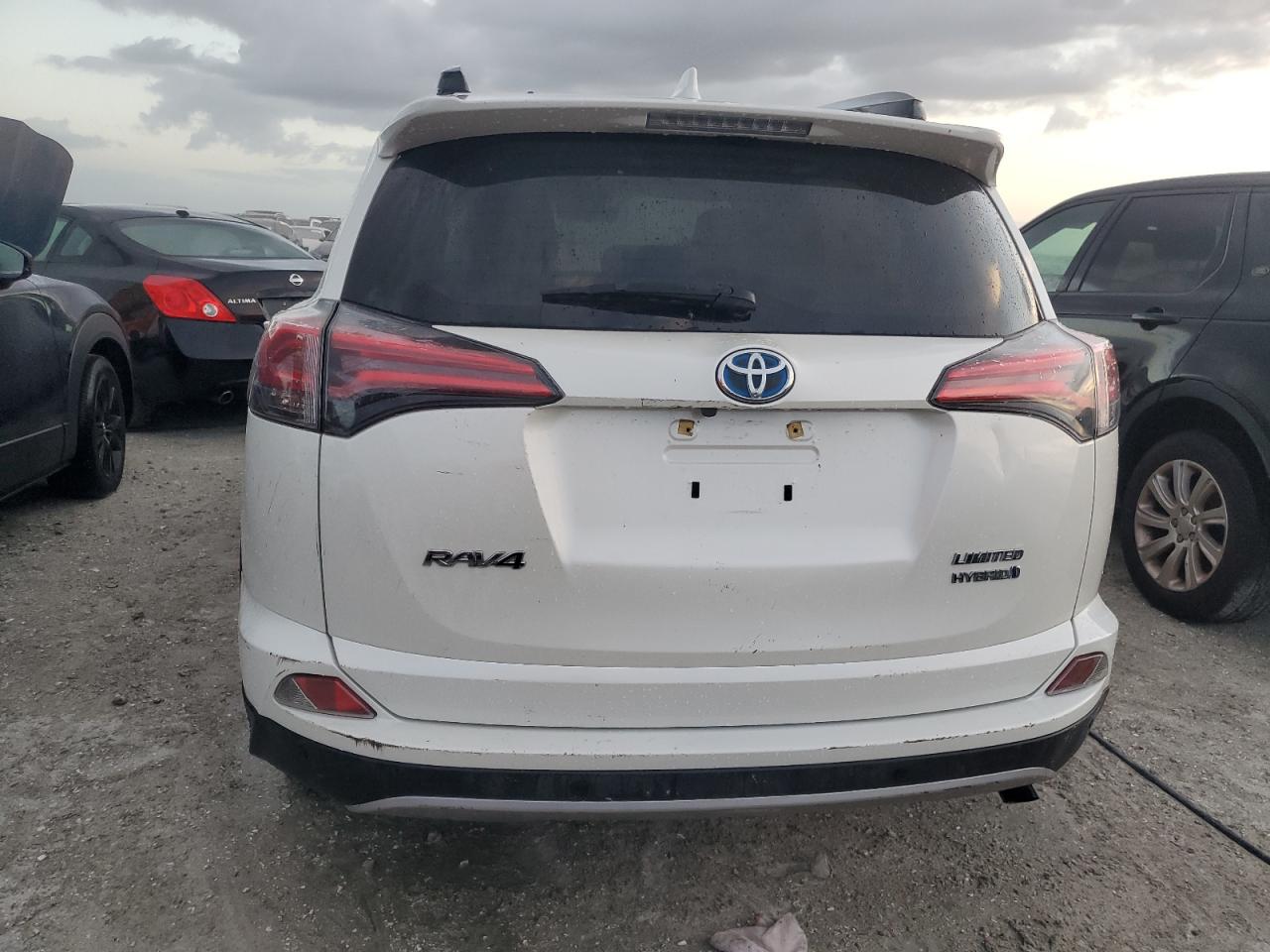 JTMDJREV7JD158000 2018 Toyota Rav4 Hv Limited