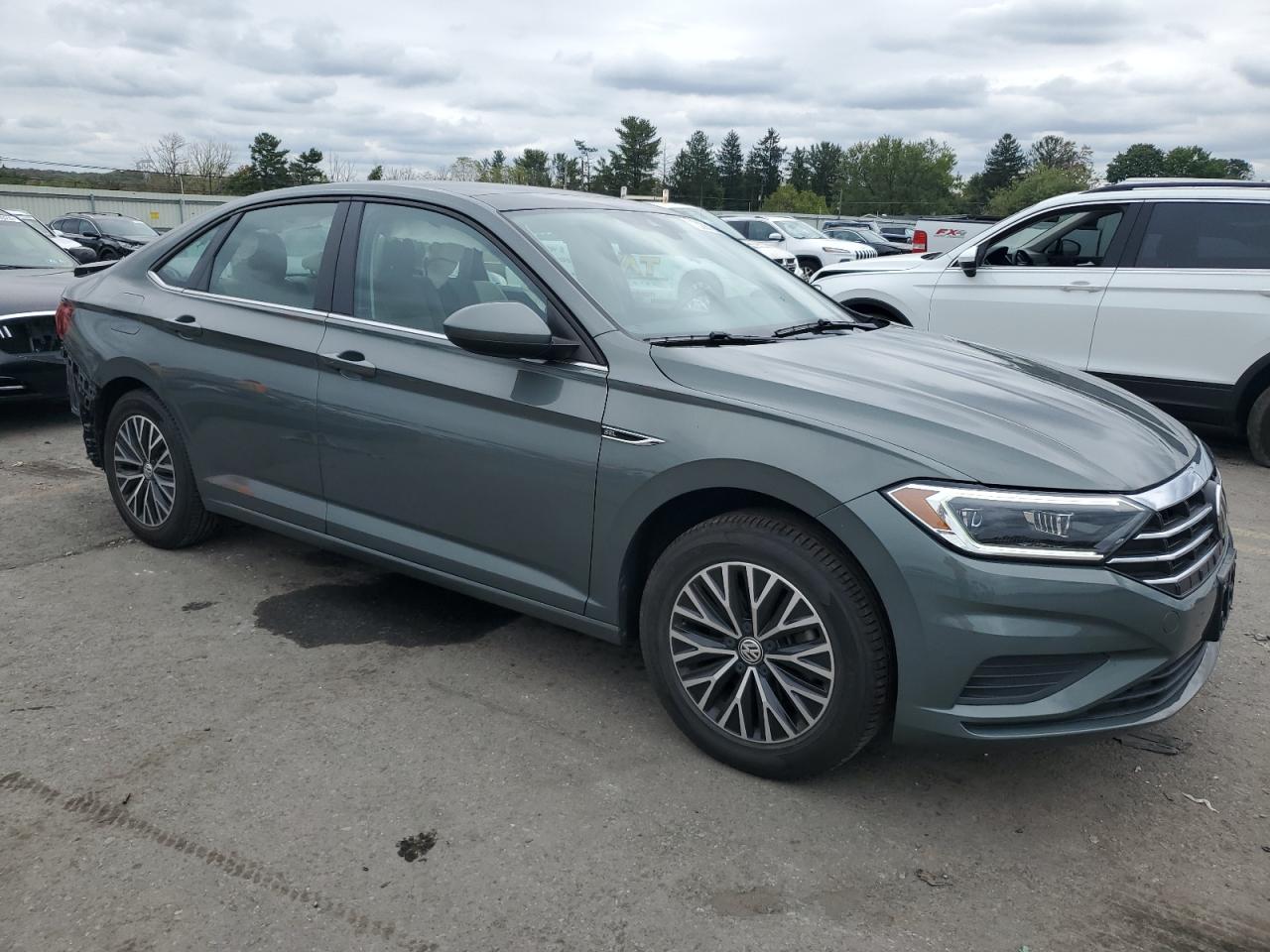 2019 Volkswagen Jetta - Image 4