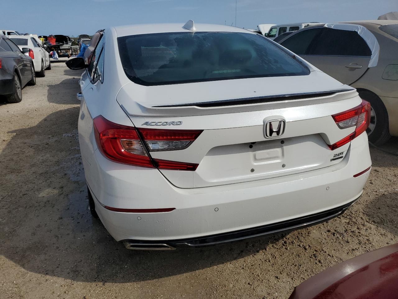 1HGCV2F90JA022562 2018 Honda Accord Touring