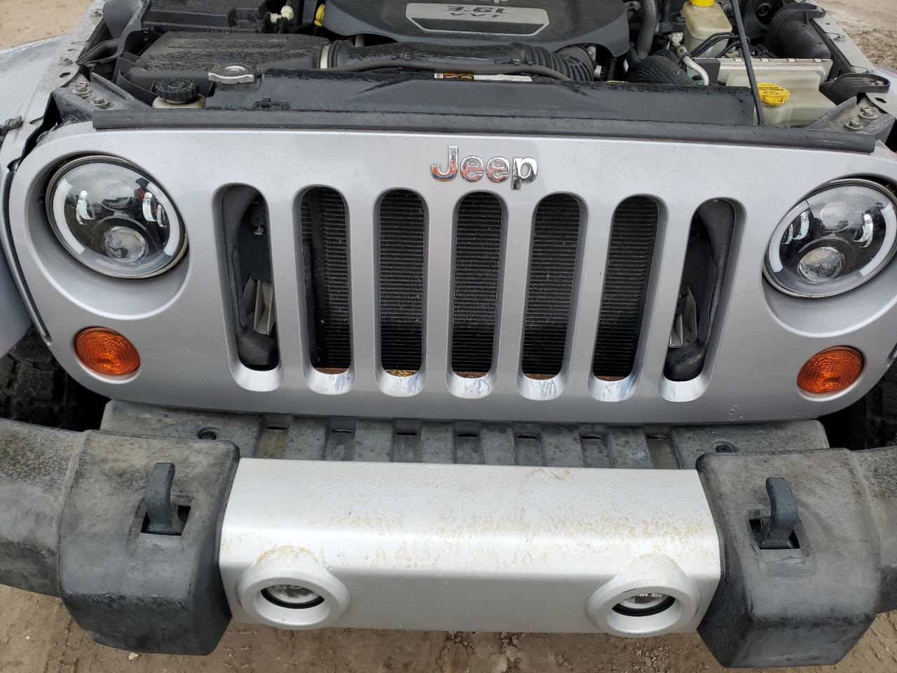 2013 Jeep Wrangler - Image 12