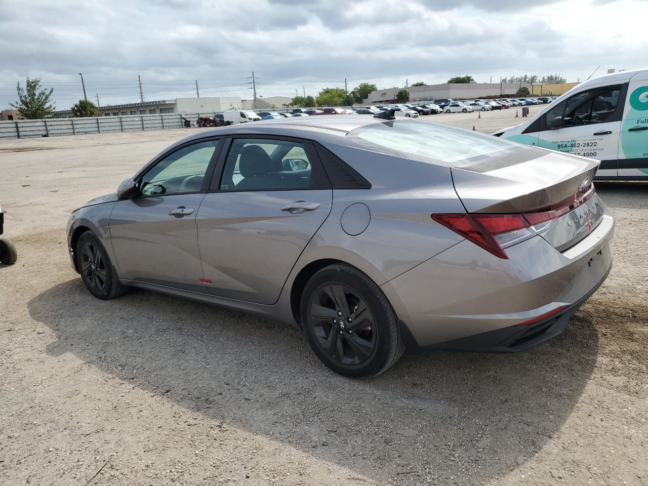 2022 Hyundai Elantra - Image 2