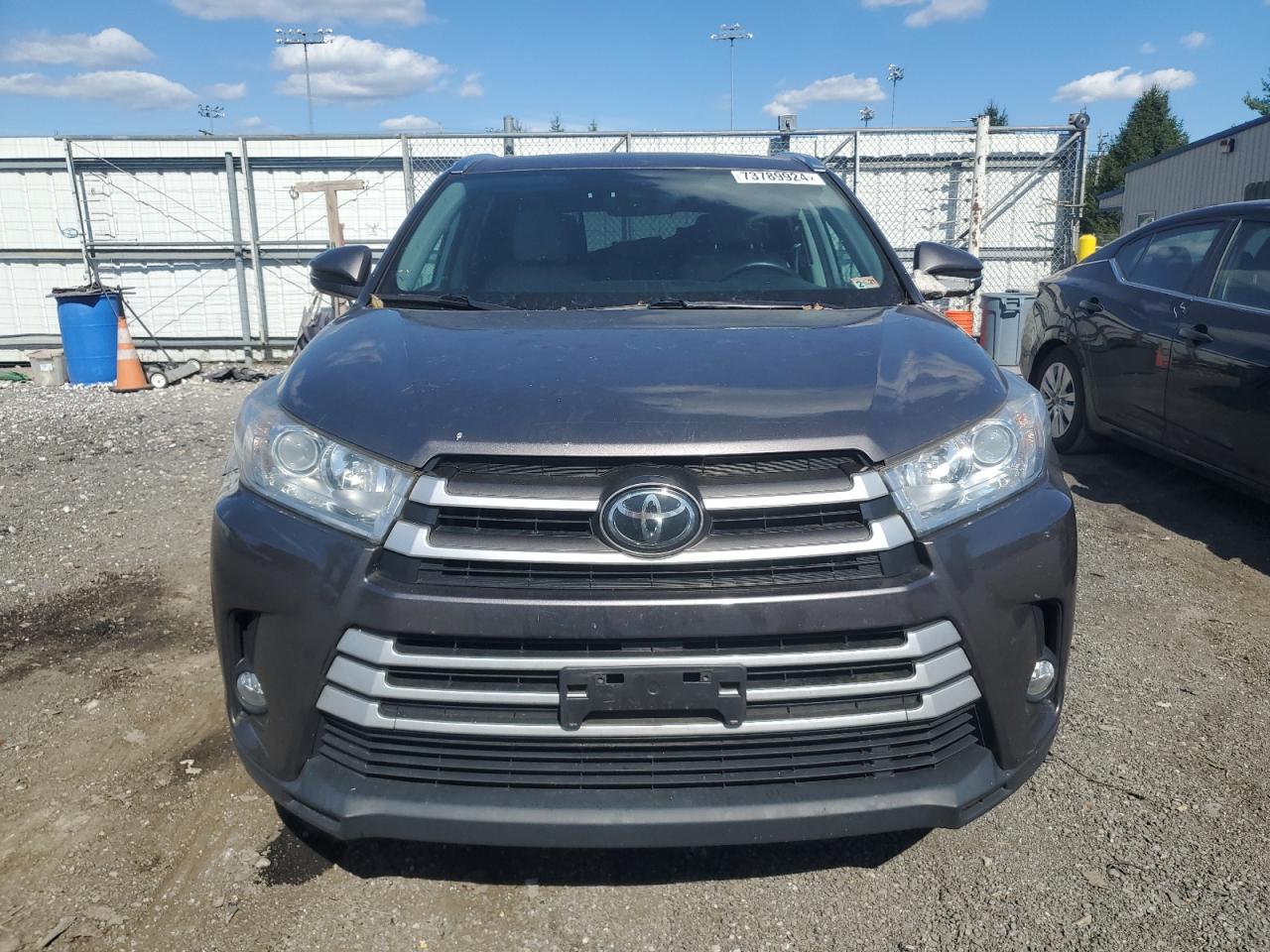 2018 Toyota Highlander - Image 5