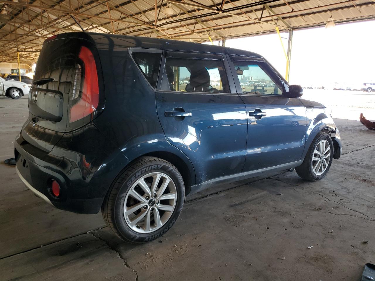 VIN KNDJP3A50J7600232 2018 KIA SOUL no.3