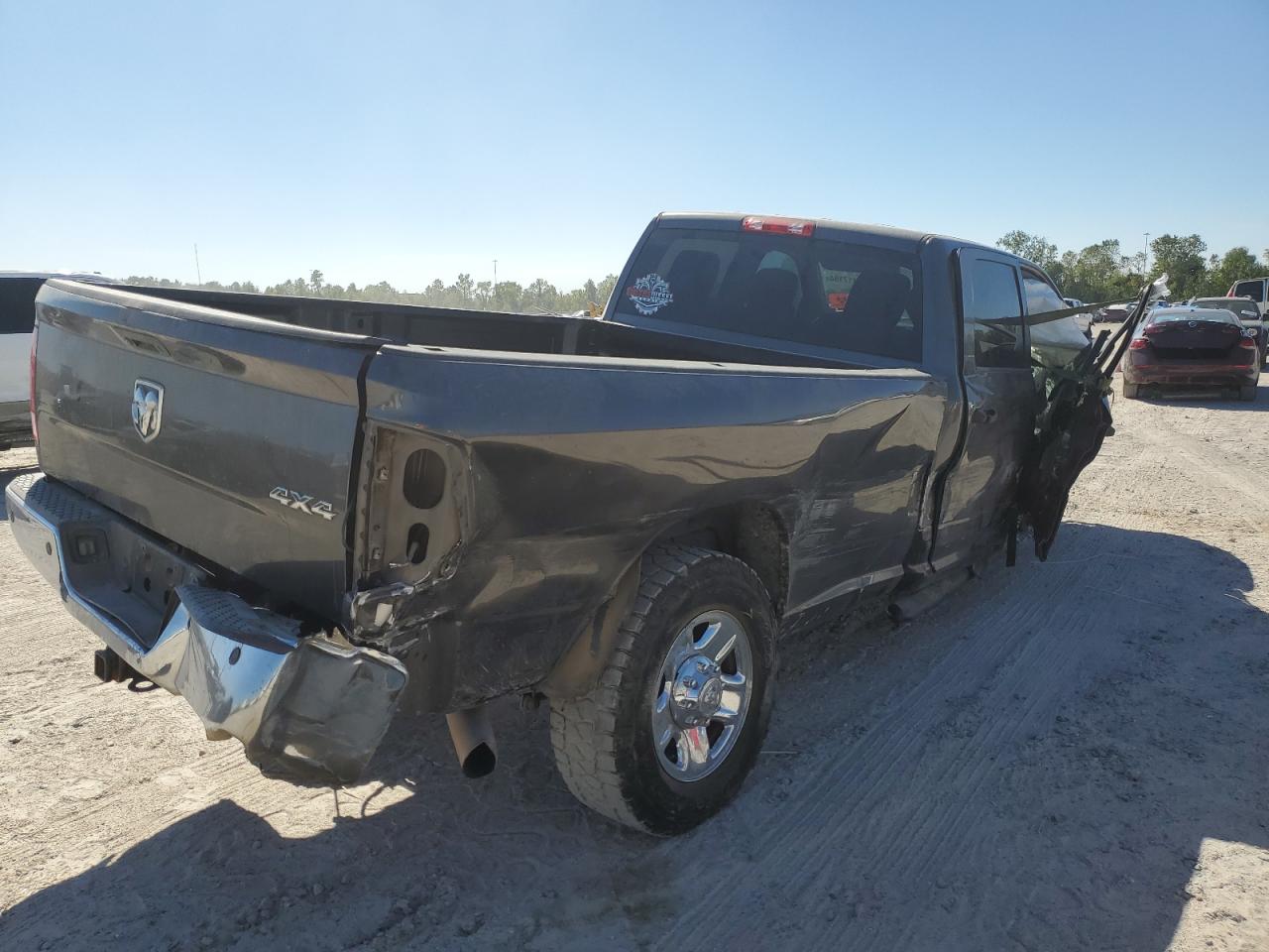 2016 RAM 2500 - Image 3