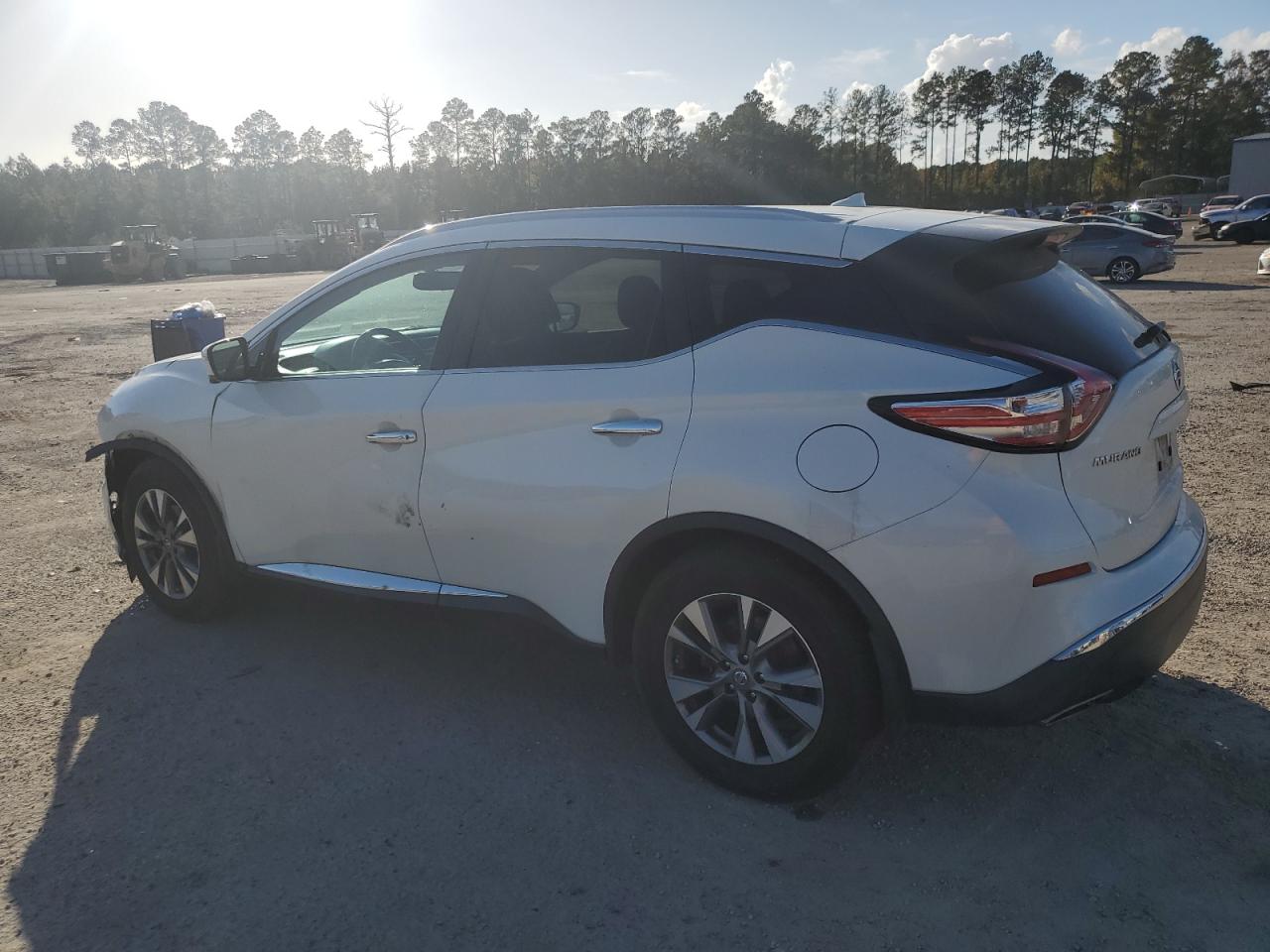 2015 Nissan Murano - Image 2