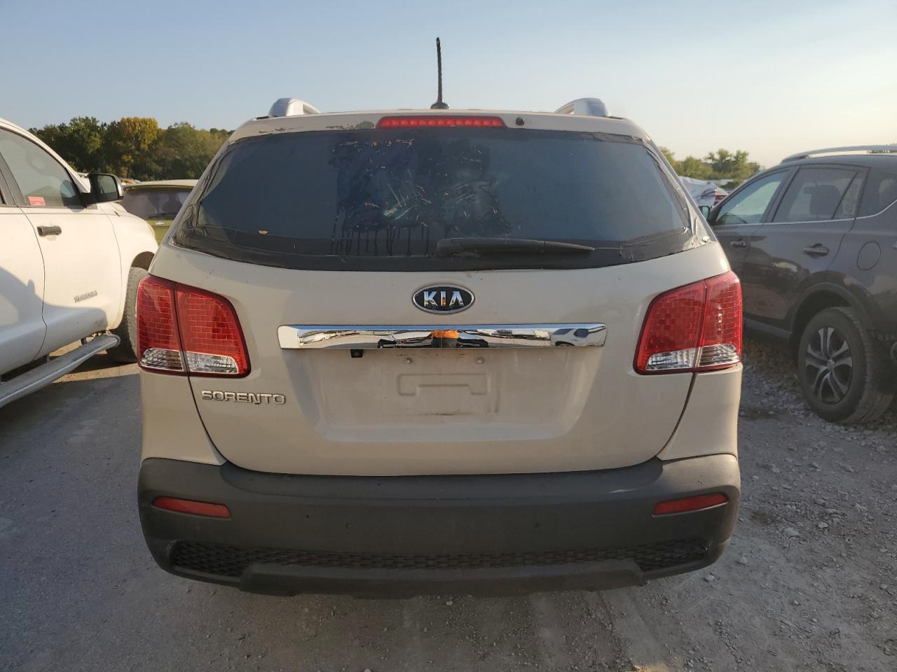 5XYKT4A13BG071737 2011 Kia Sorento Base