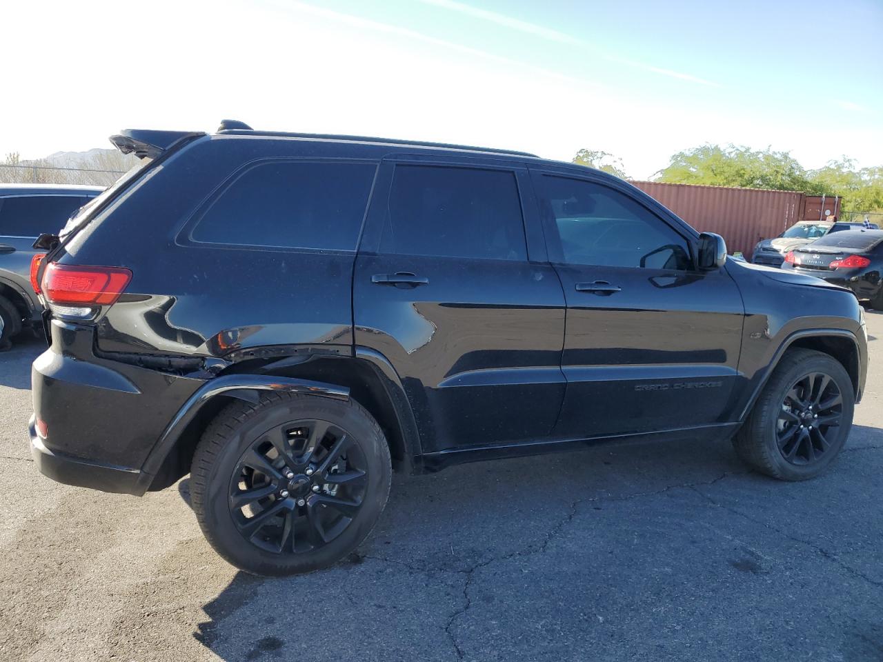 2018 Jeep Grand Cherokee - Image 3