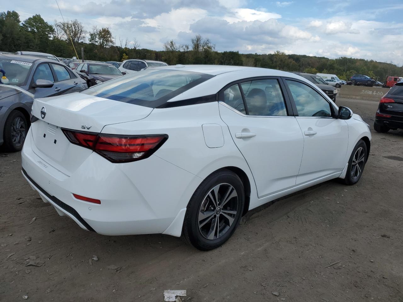 2022 Nissan Sentra - Image 3