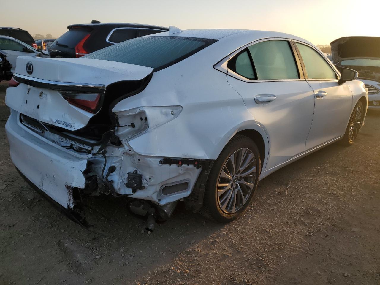 2020 Lexus ES - Image 3