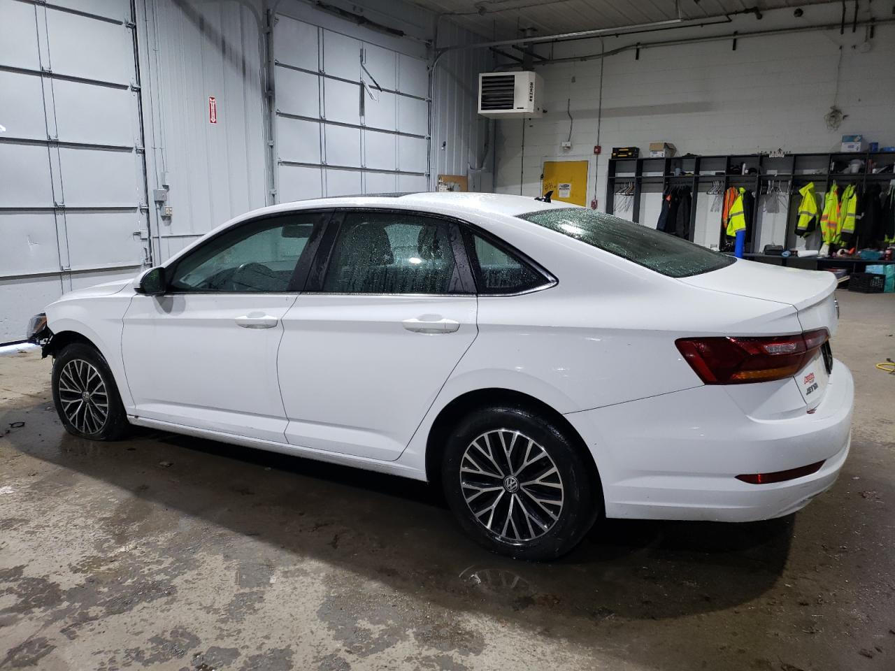2019 Volkswagen Jetta - Image 2